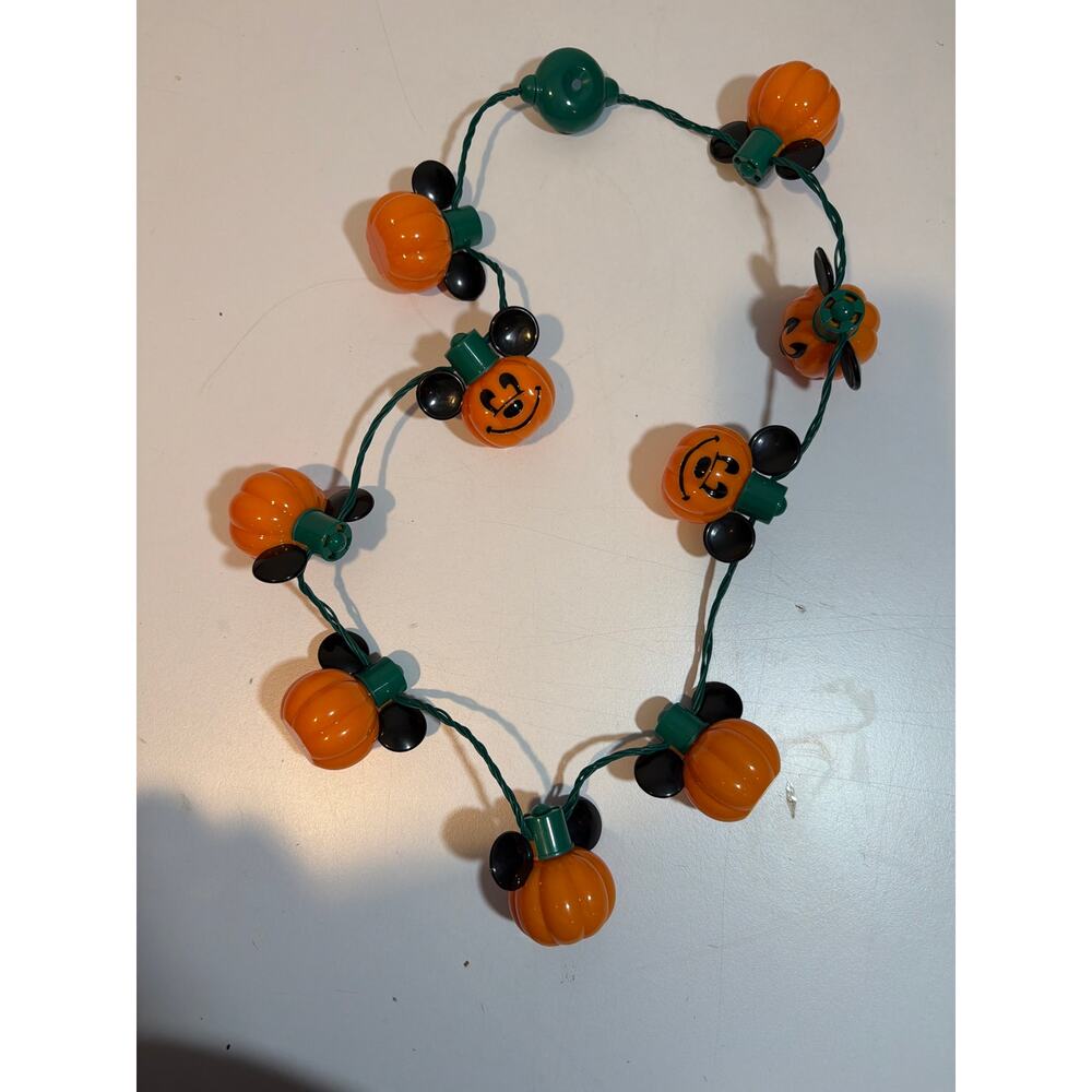 Disney Mickey Mouse Pumpkin Jack-O-Lantern Light Up Halloween Necklace